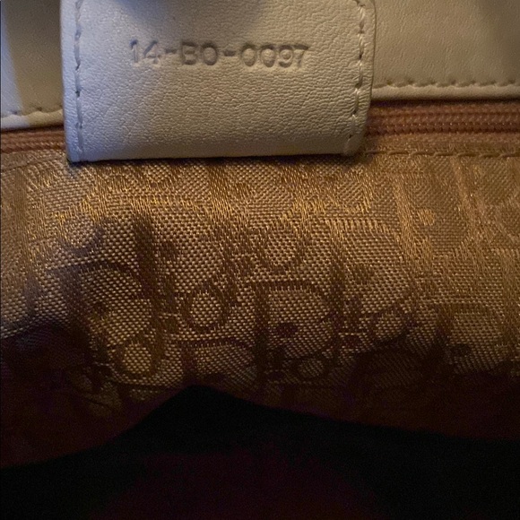 Christian Dior off White Ethnic Collection Leather shoulder Bag - Picture 16 of 17